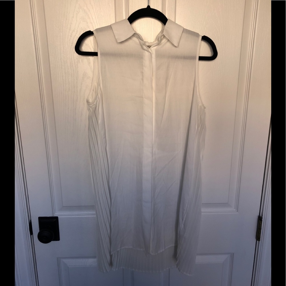 Sleeveless mini shirt dress with pleated back